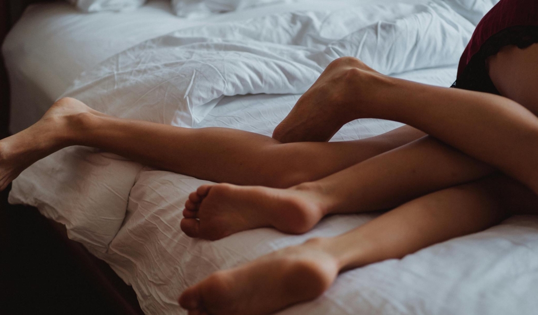 De performativiteit van heteroseks: wat ik pas begreep toen ik met een vrouw naar bed ging