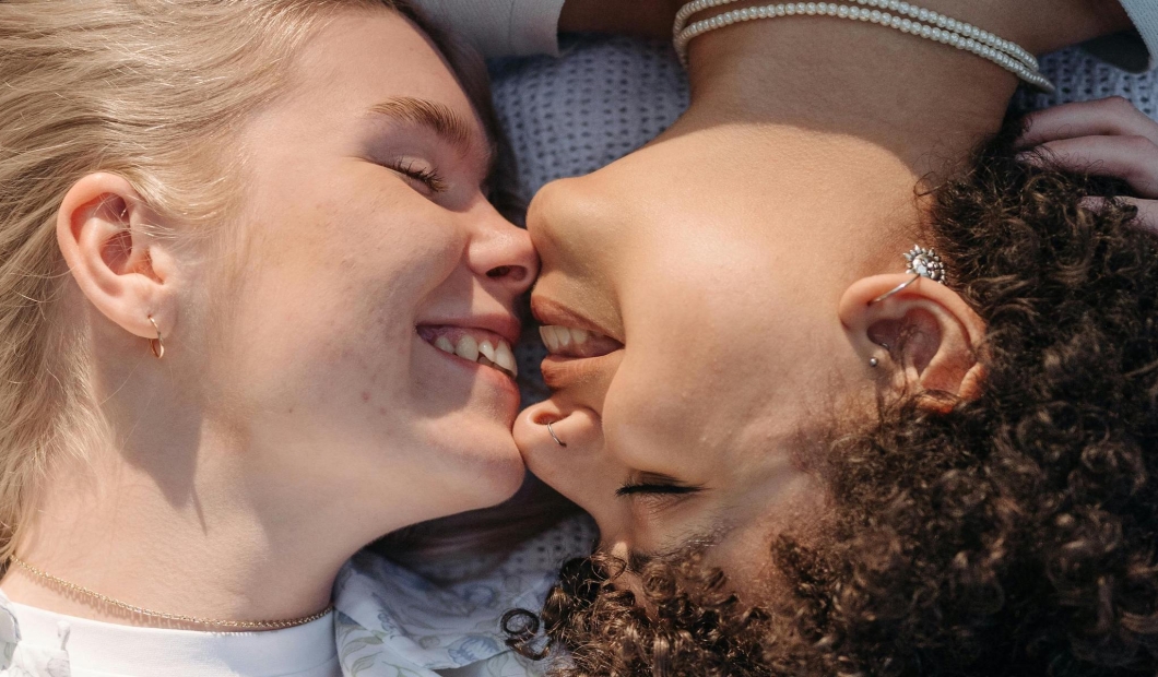 Onbekend, niet onbemind: aandacht voor seksuele gezondheid bij vrouwen die seks hebben met vrouwen